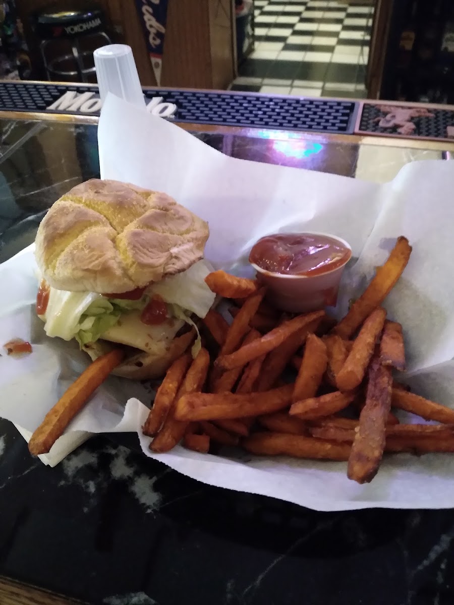 Flo's Kenwood Tap - Photo 3