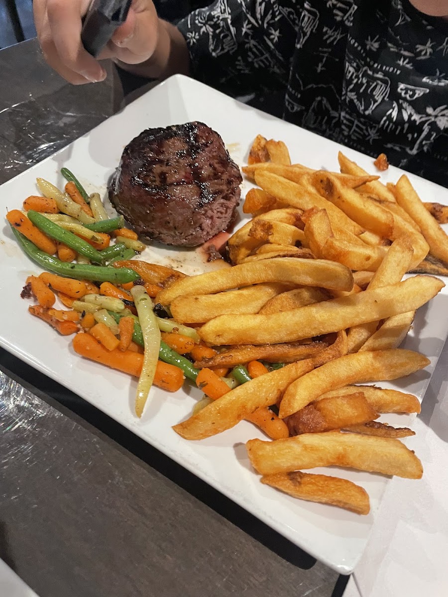 The Endzone Bar & Grill - Photo 8