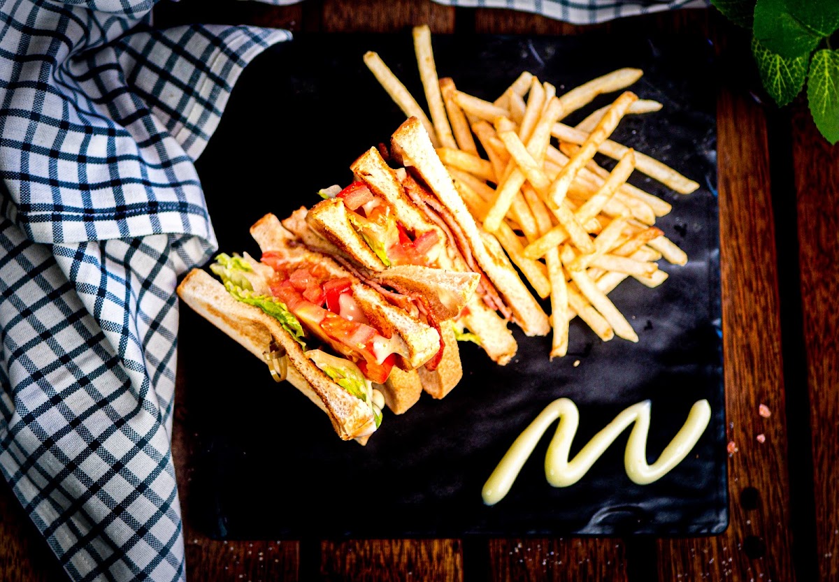 Coffee Barn Bistro & Bar - Photo 4
