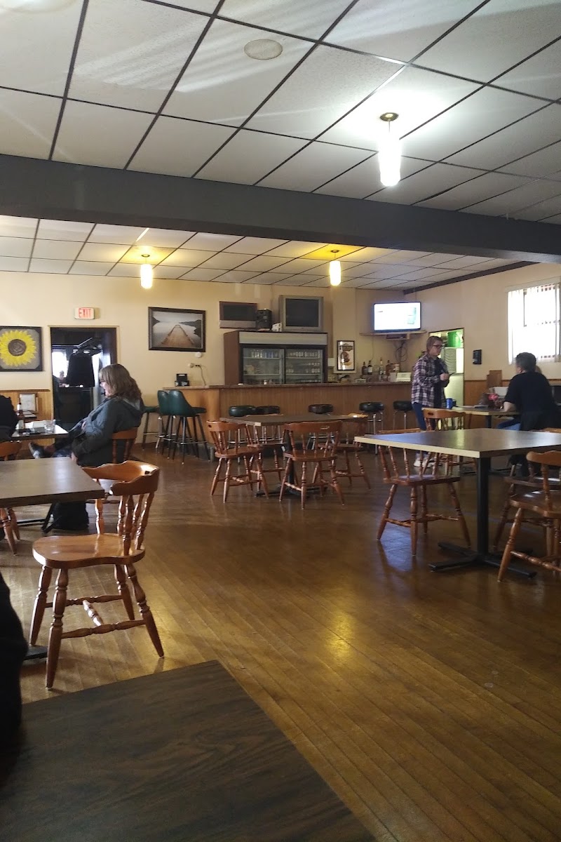 Waters Edge Bar & Grill