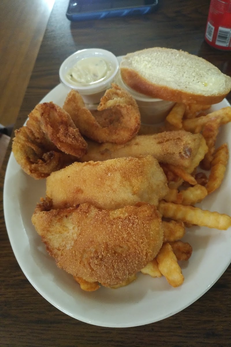Waters Edge Bar & Grill - Photo 9
