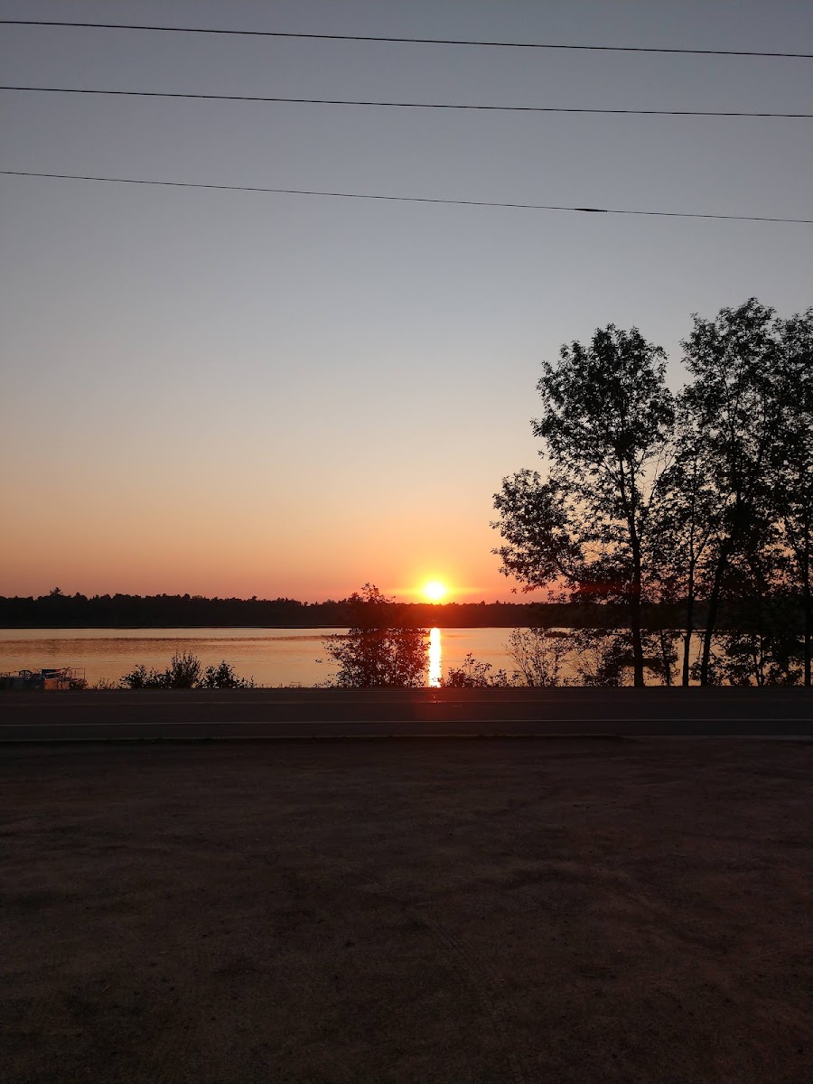 Waters Edge Bar & Grill - Photo 2