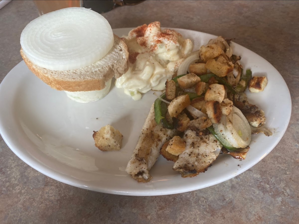 Waters Edge Bar & Grill - Photo 7