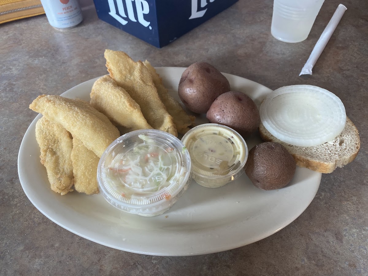 Waters Edge Bar & Grill - Photo 8