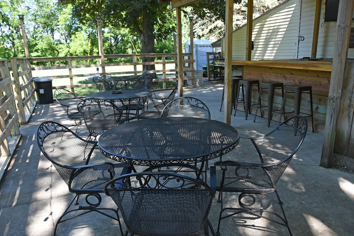 Leadmine Tavern - Photo 3