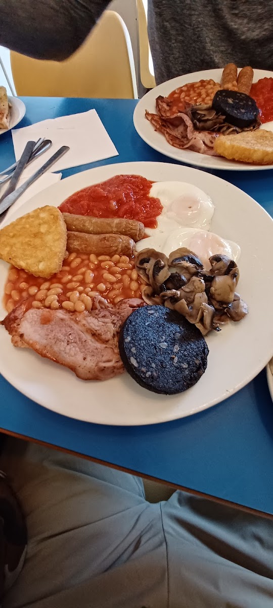 Robins Cafe - Photo 4