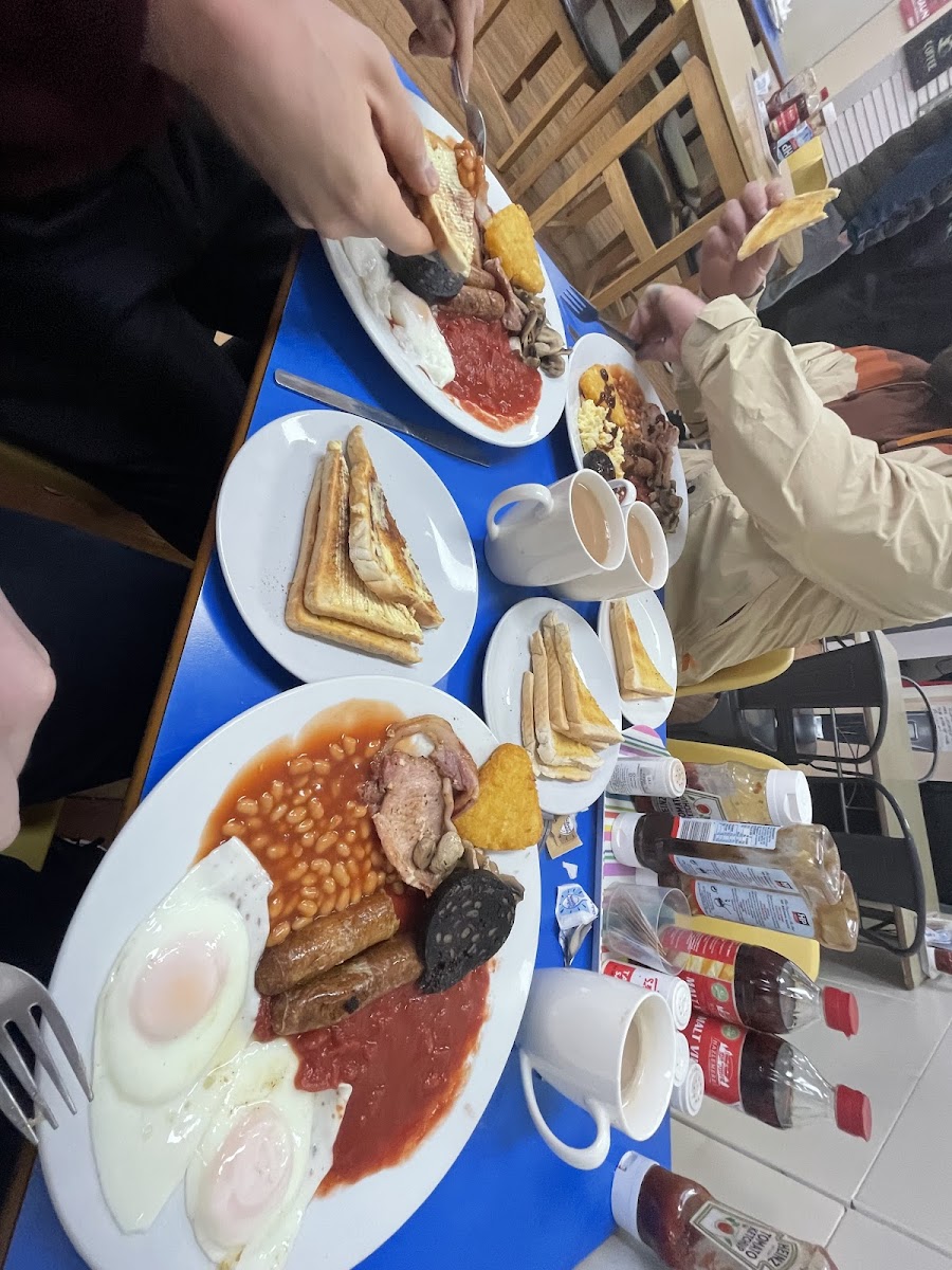 Robins Cafe - Photo 7