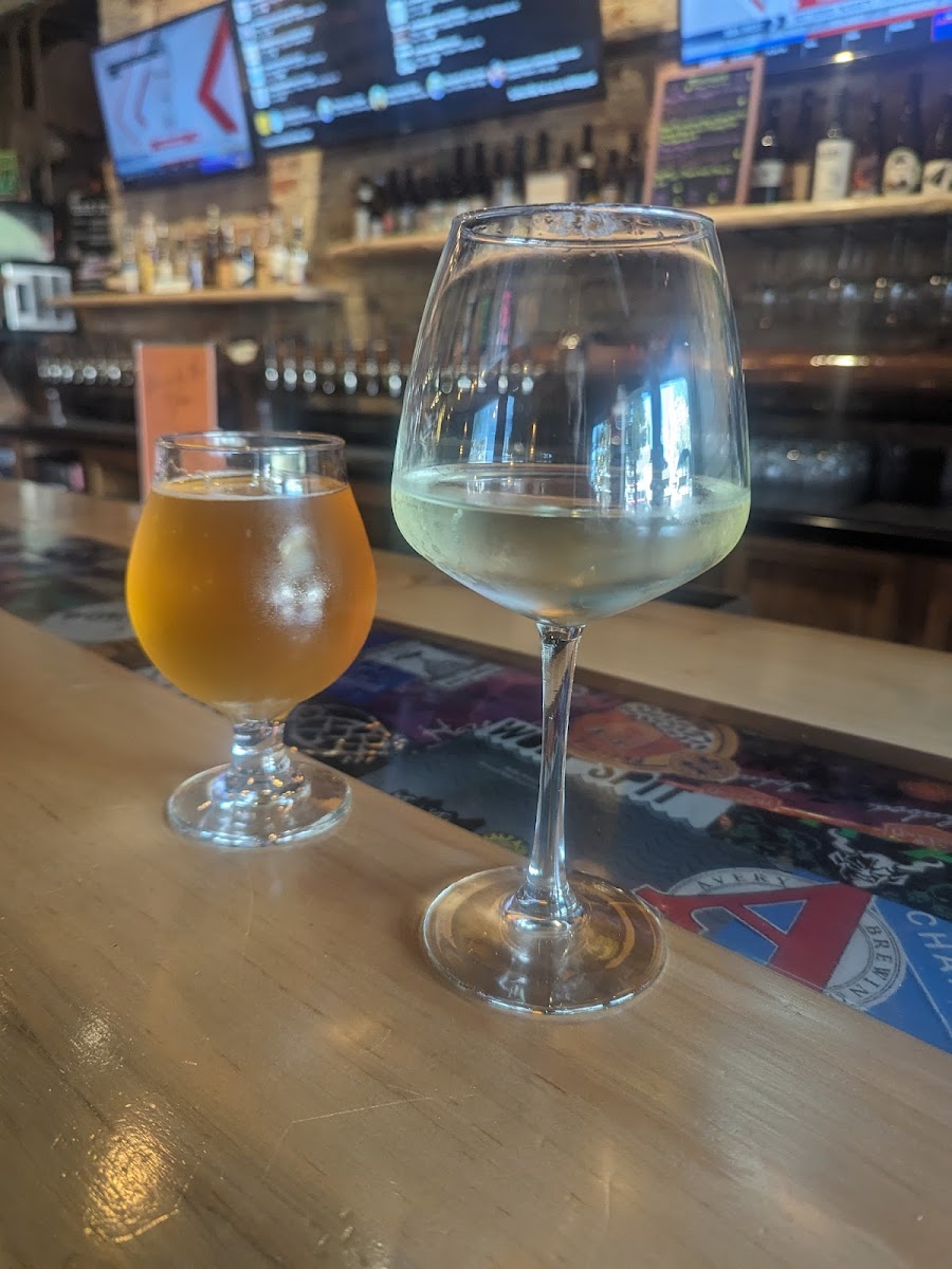 The Summit Beer Shop - Photo 6