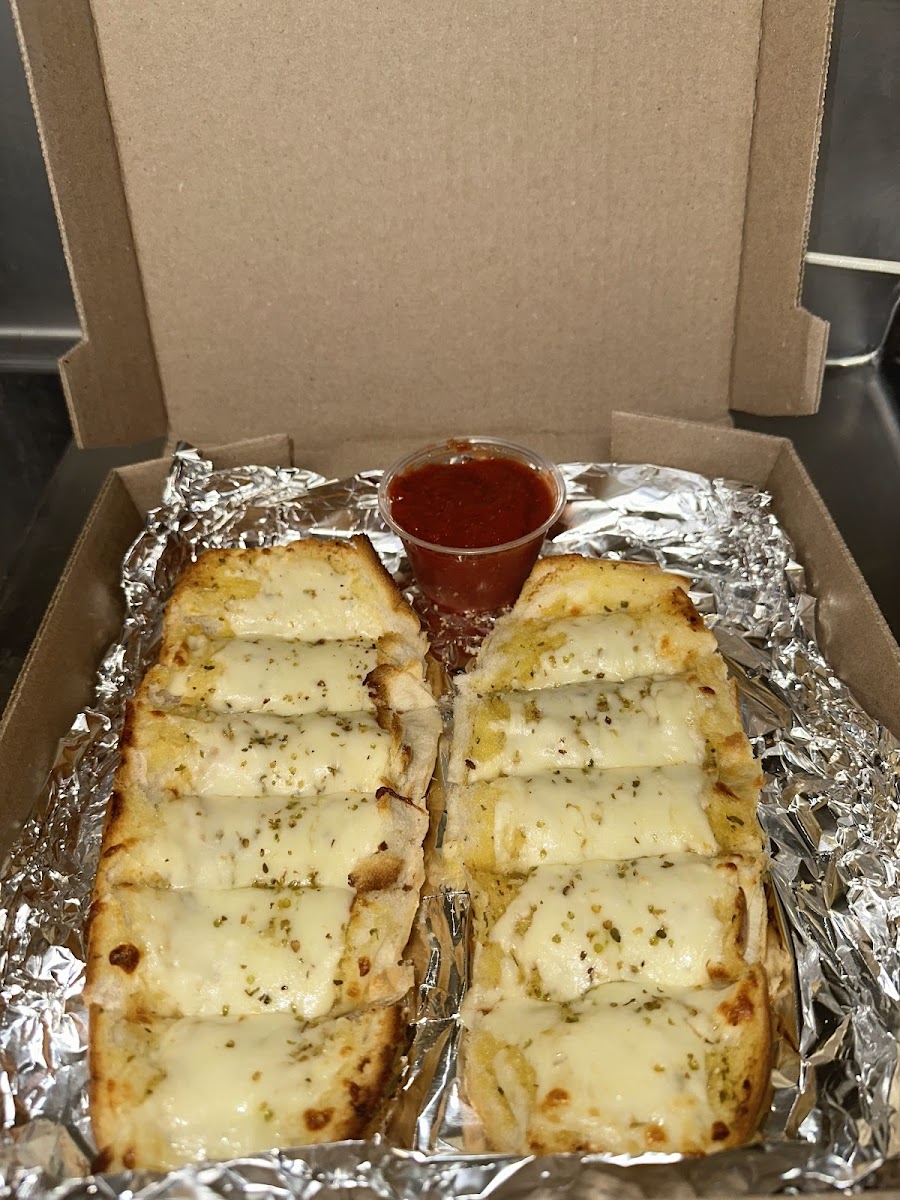 Mike's Pizza and pub - Photo 3