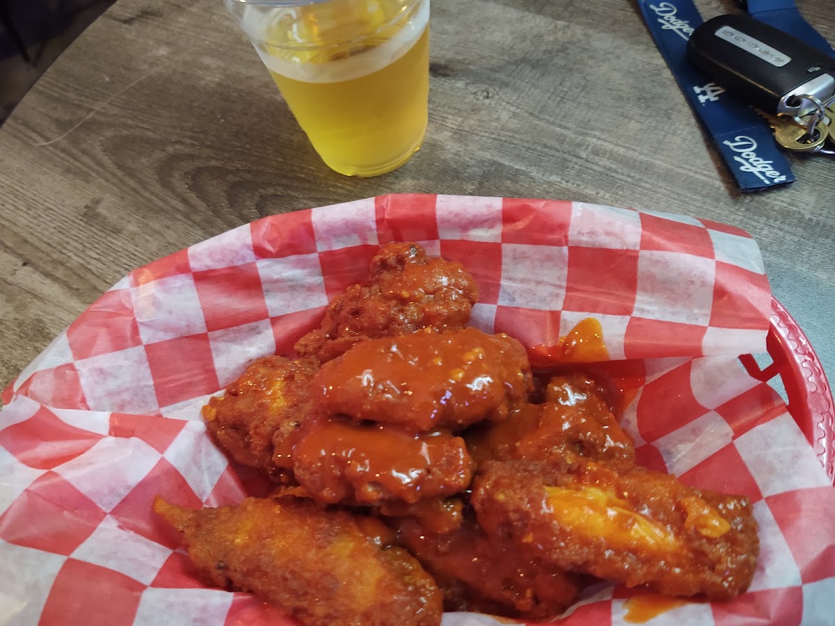 Mike's Pizza and pub - Photo 4