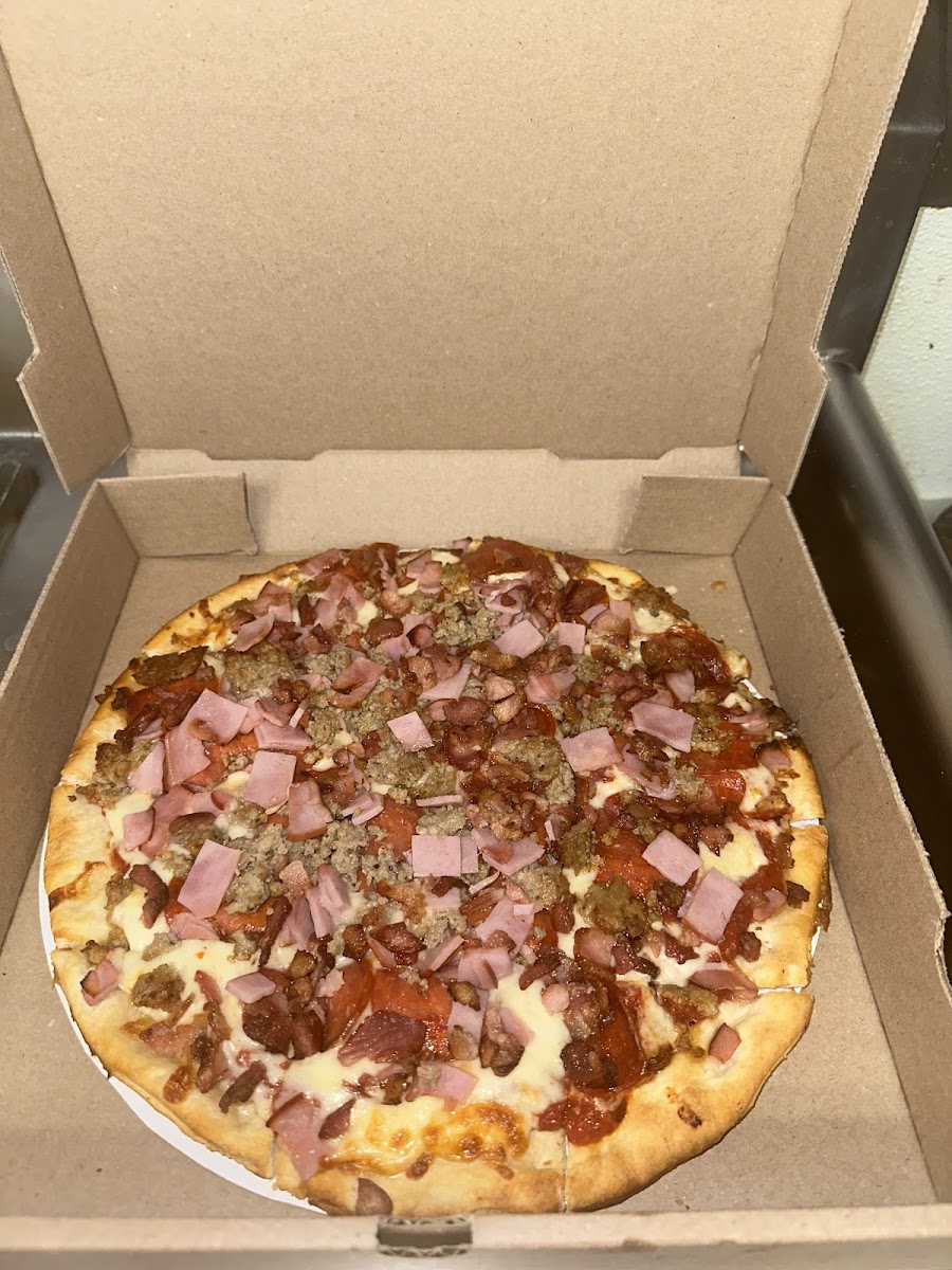 Mike's Pizza and pub - Photo 7
