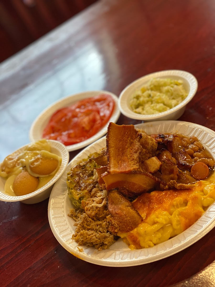 Radd Dew's Bar-B-Que Pit - Photo 1