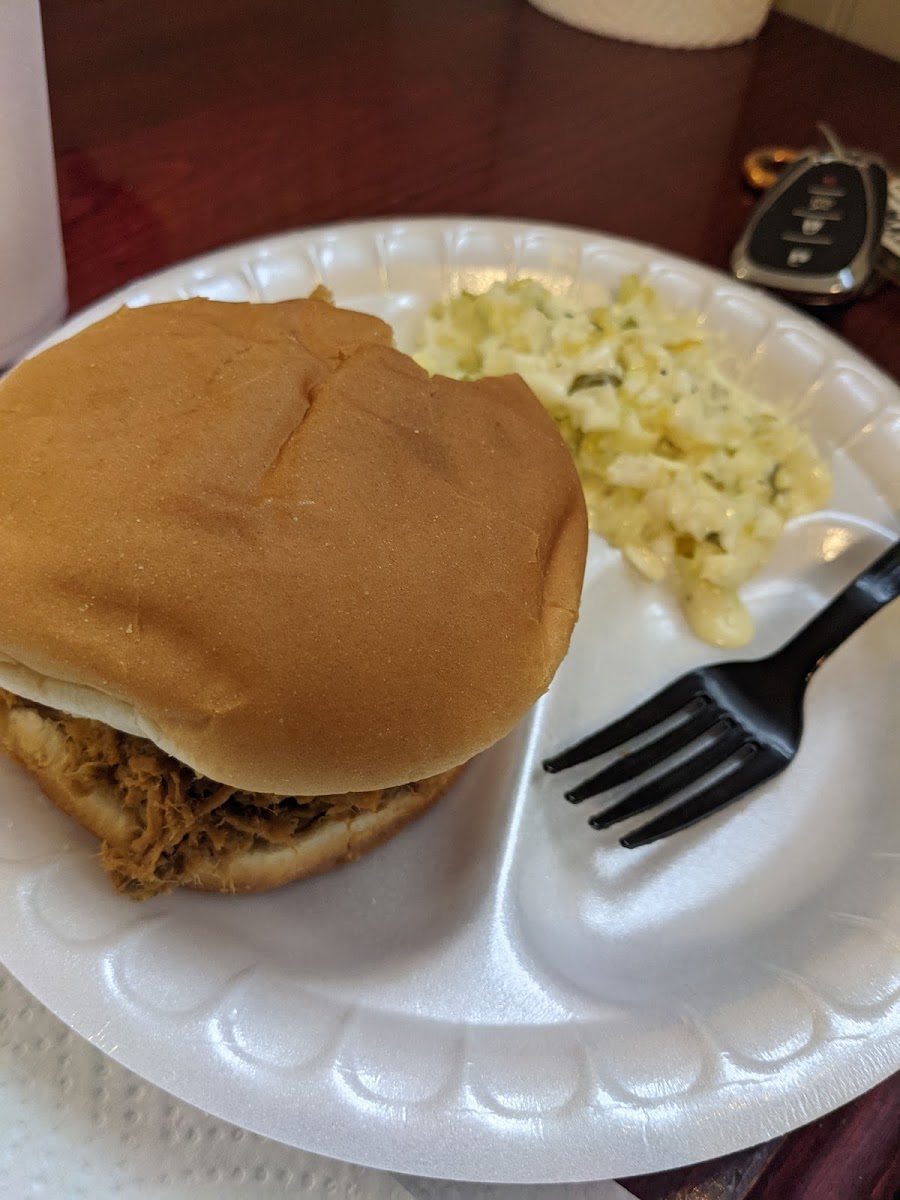 Radd Dew's Bar-B-Que Pit - Photo 5