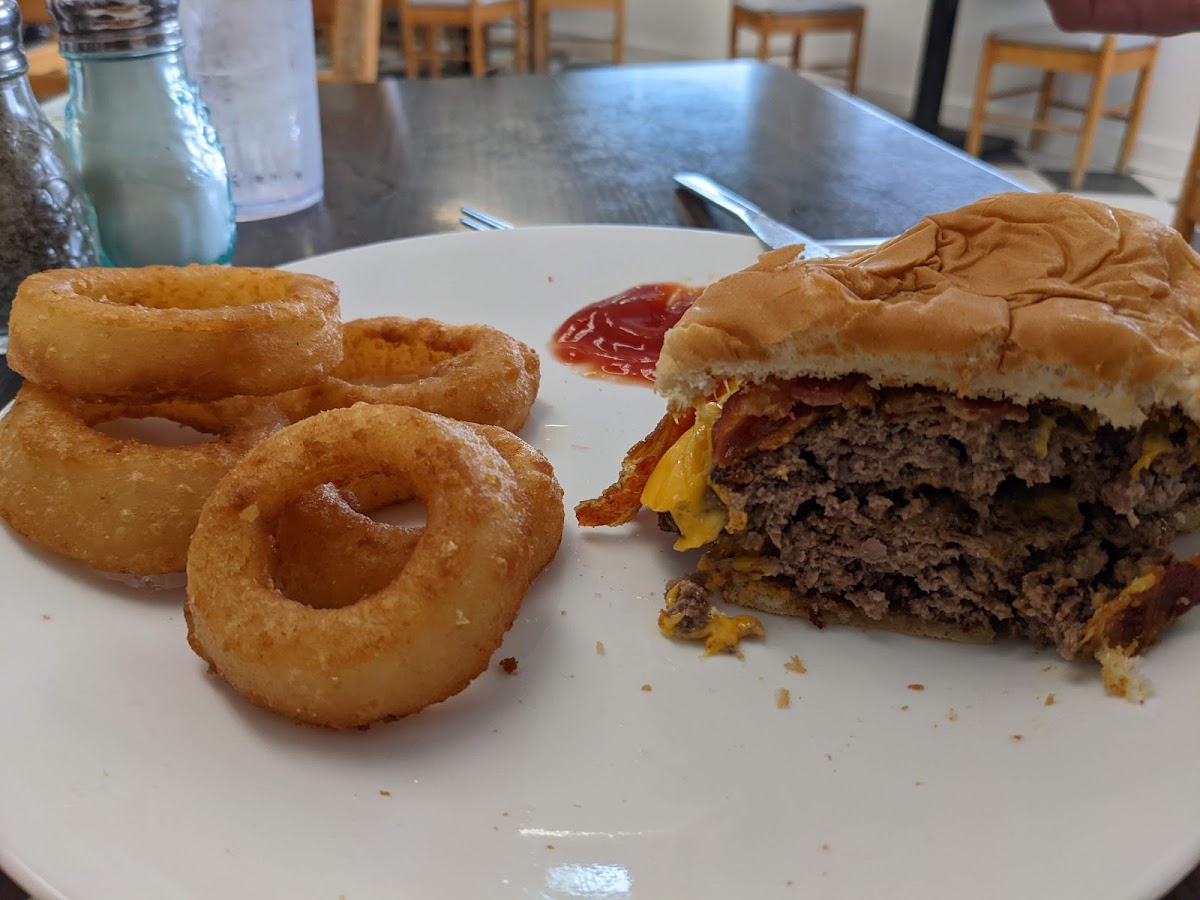 Oliverio's Southland Restaurant - Photo 4