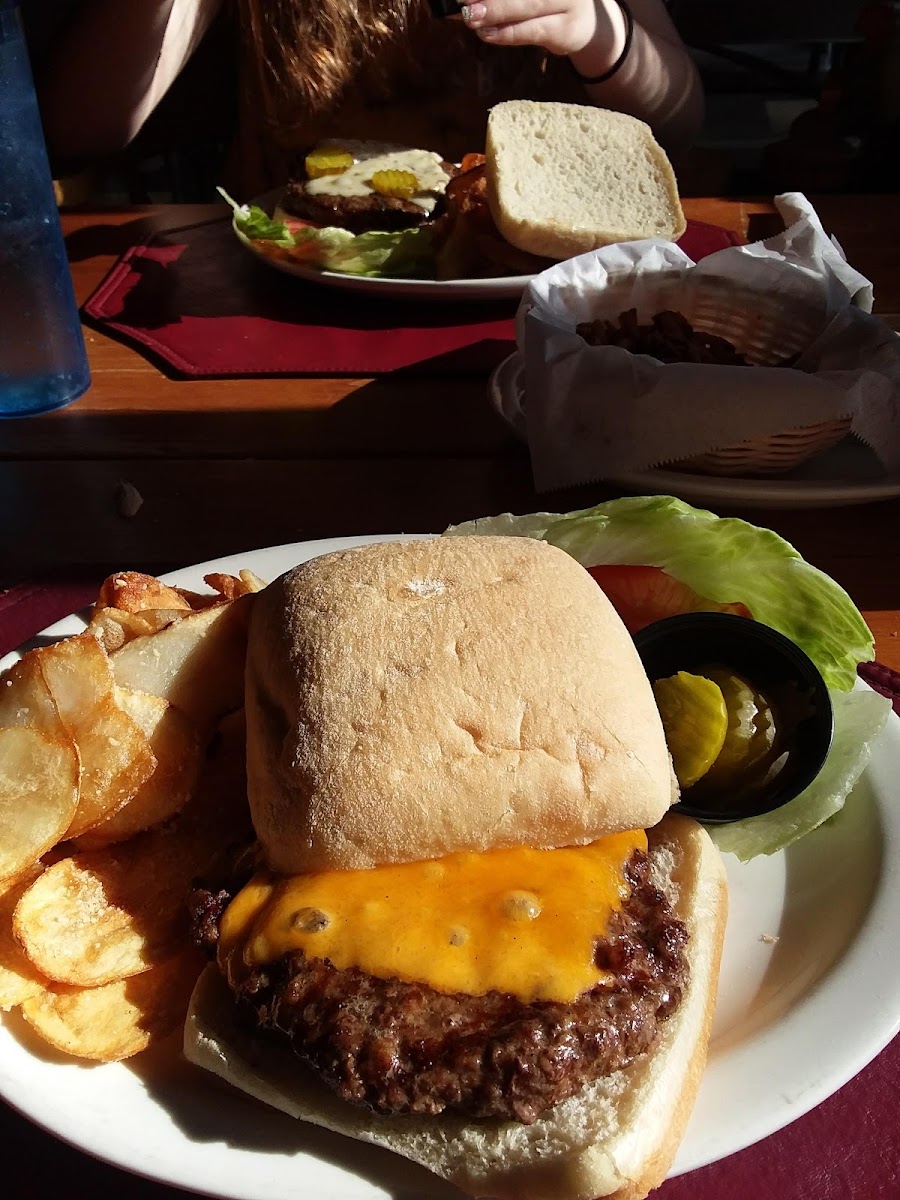 PJ's Burger Barn - Photo 5