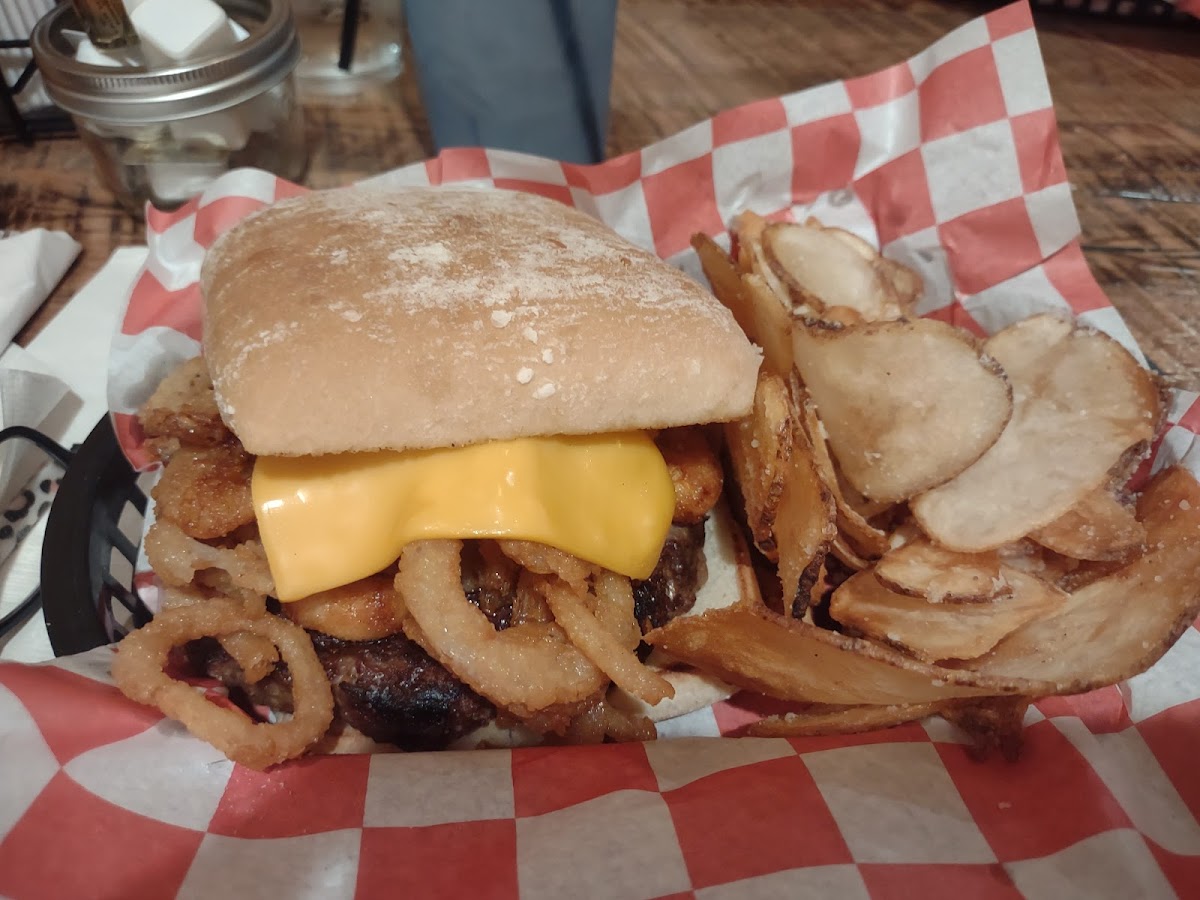 PJ's Burger Barn - Photo 7