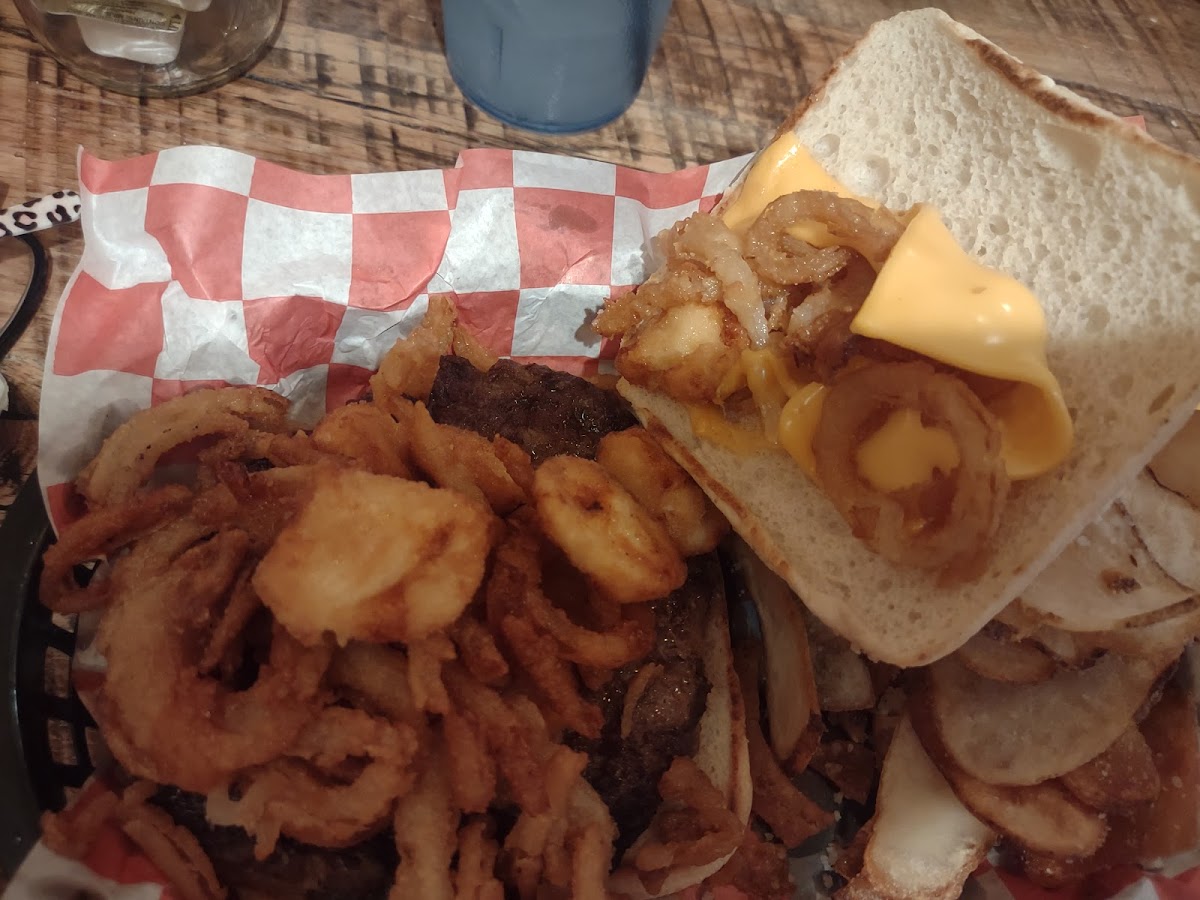 PJ's Burger Barn - Photo 8