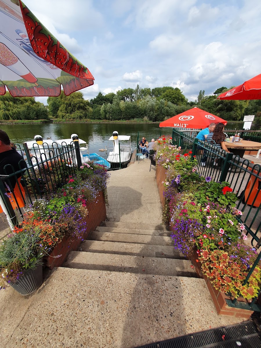 Lakeview Palace Cafe - Photo 9