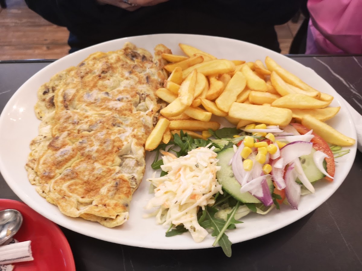 Lakeview Palace Cafe - Photo 7