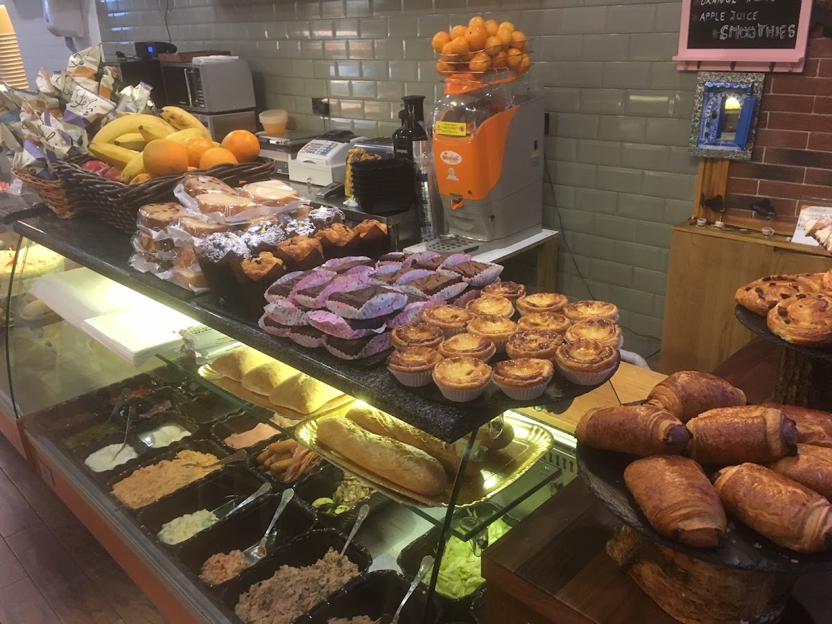 The Goldfinch Cafe - Photo 3