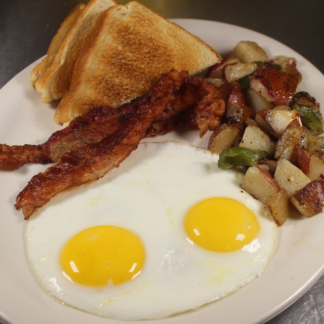 Omelette Potatoes and Toast
