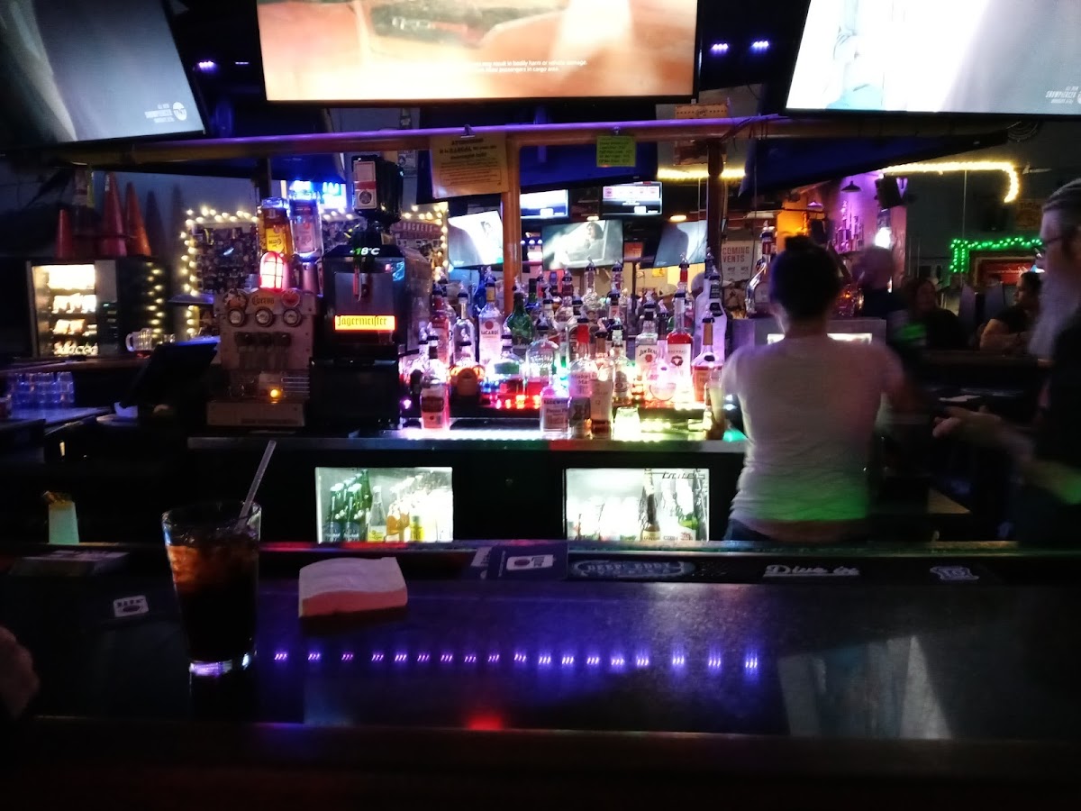 Al's Sports Bar - Photo 3