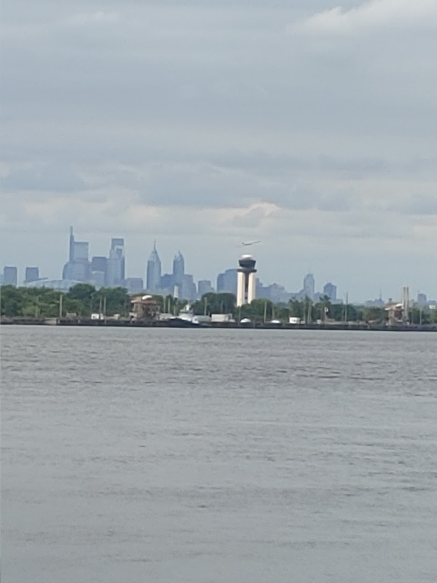 Kelus Riverside Bar and Grill - Photo 3