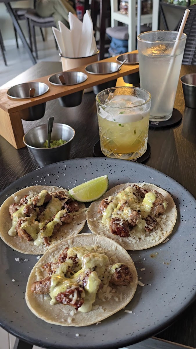 Restaurante Ascencio Tacos y Chelas - Photo 1