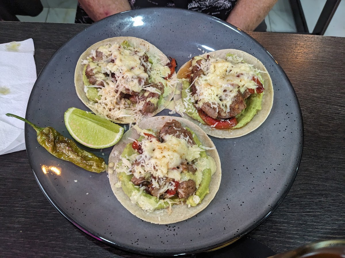 Restaurante Ascencio Tacos y Chelas - Photo 6