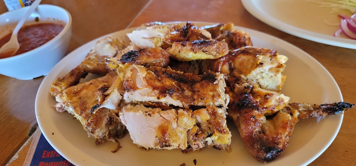 Pollos Lucas - Photo 2