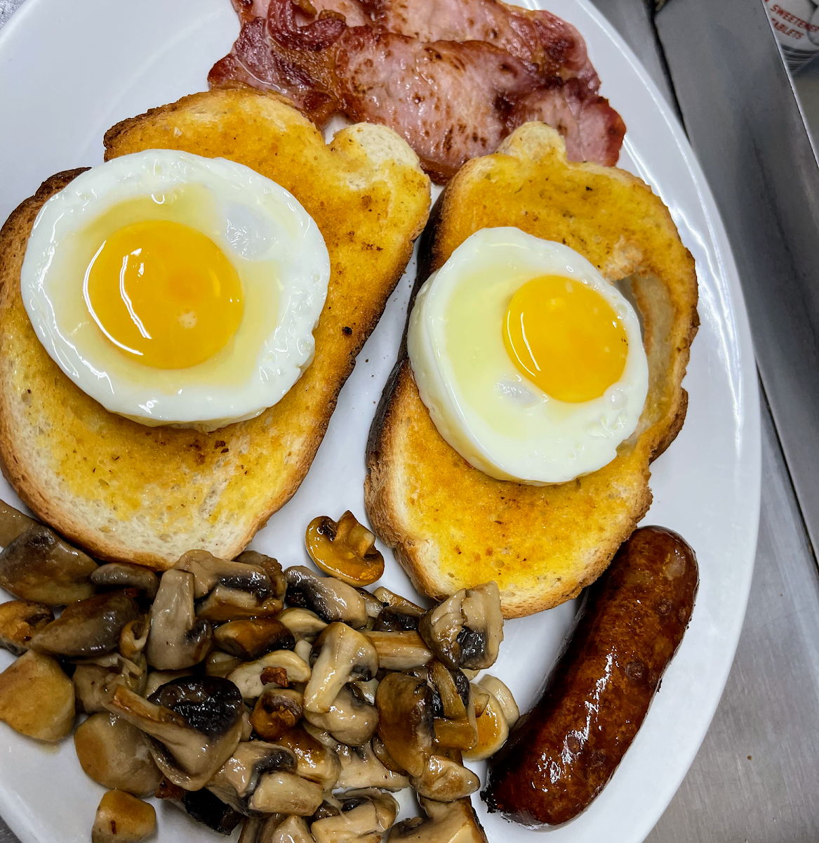 Giggling Sausage Cafe - Photo 8