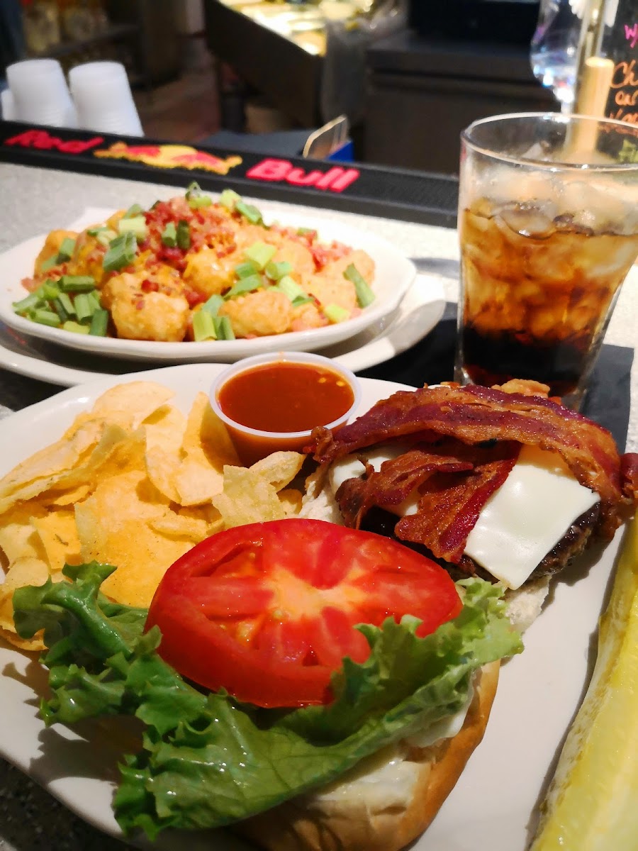 Pandemonium Bar & Grill - Photo 5