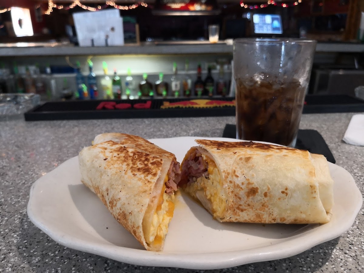 Pandemonium Bar & Grill - Photo 8