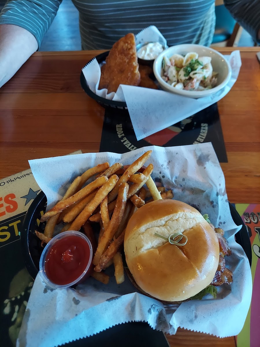 Nauti K's Riverside Bar & Grill - Photo 7