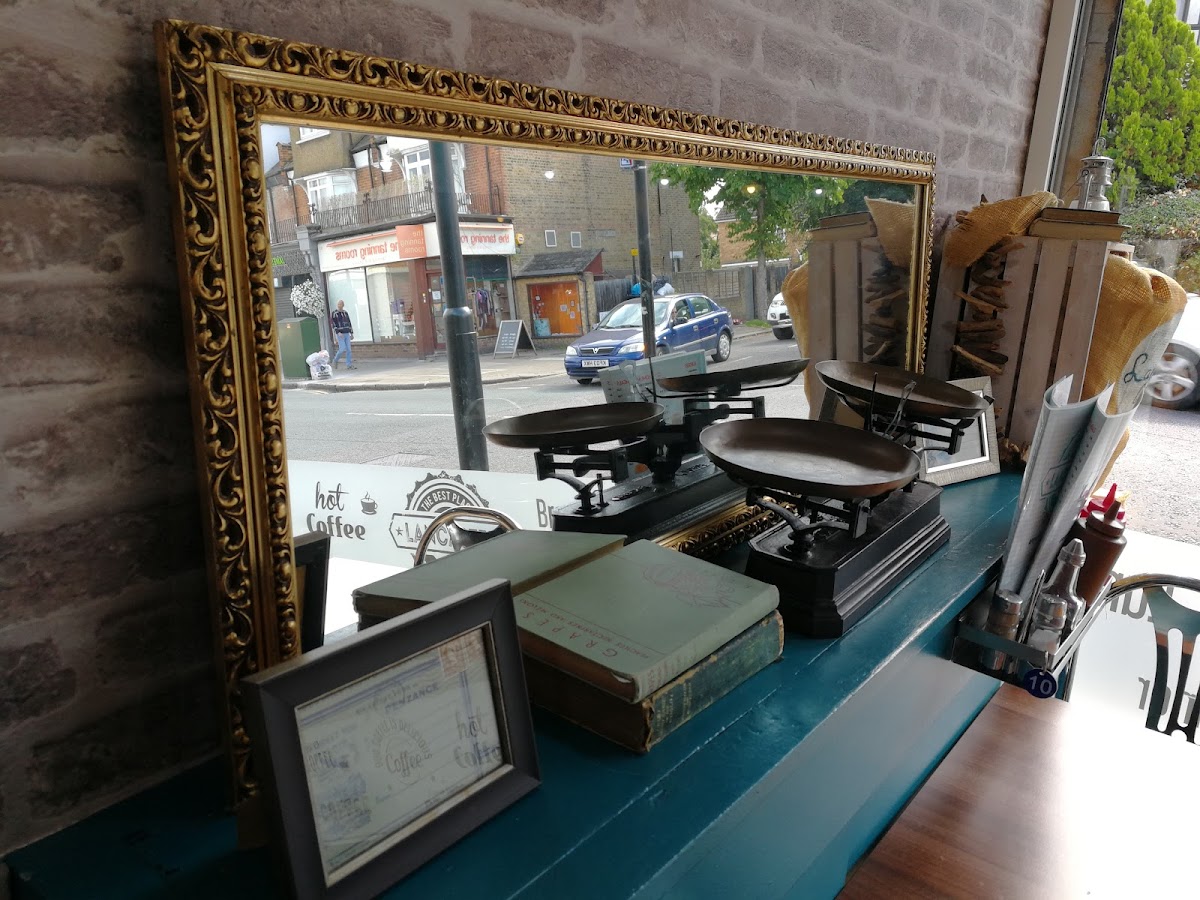 Lancaster Cafe - Photo 8