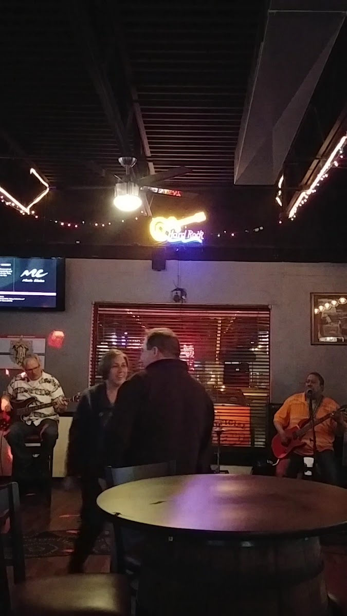 The draft house saloon - Photo 1