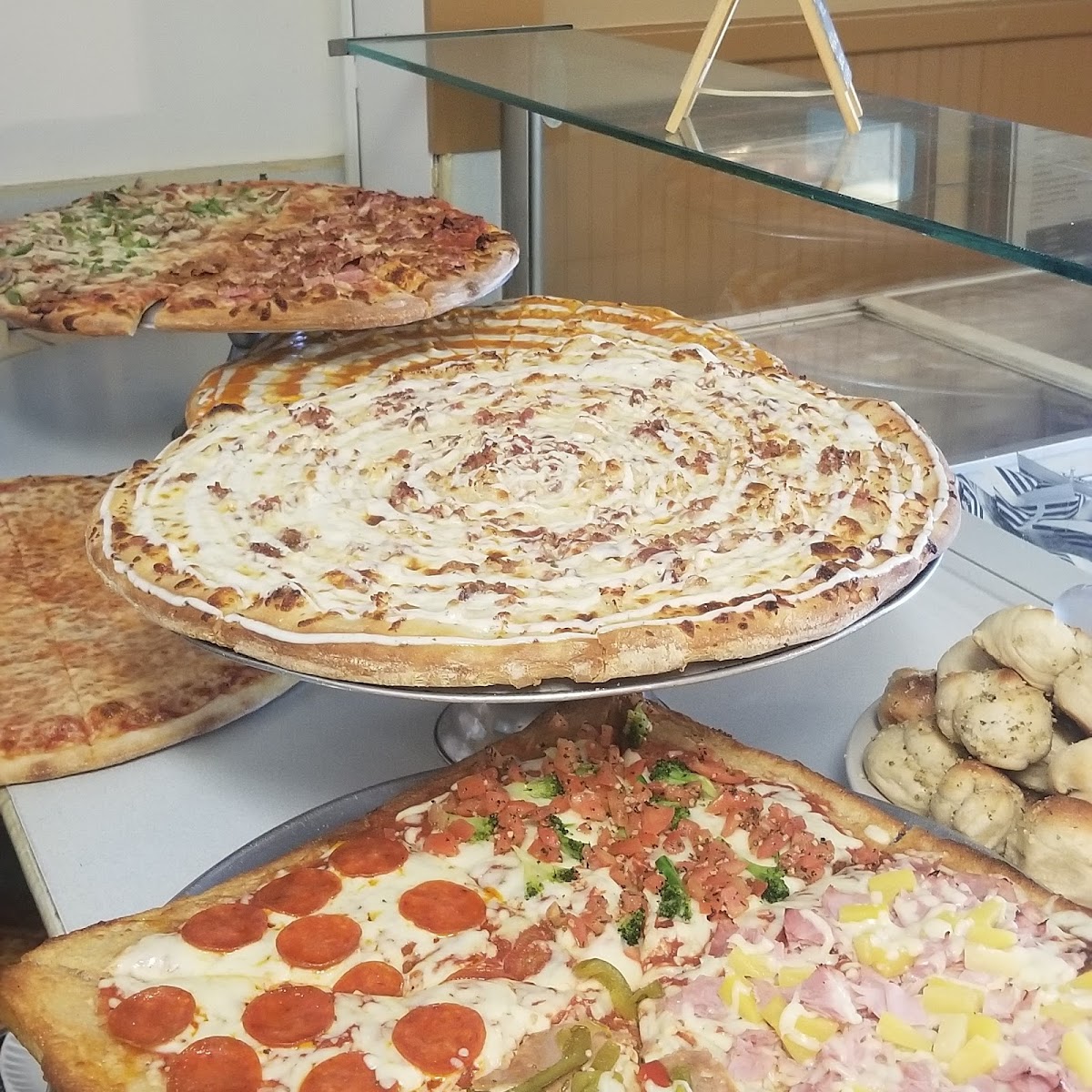 Nia's Pizzeria - Photo 2