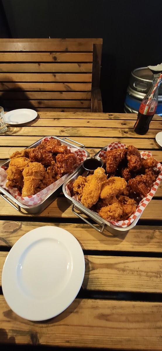 Chick and Beers (Coombe Road) - Photo 4