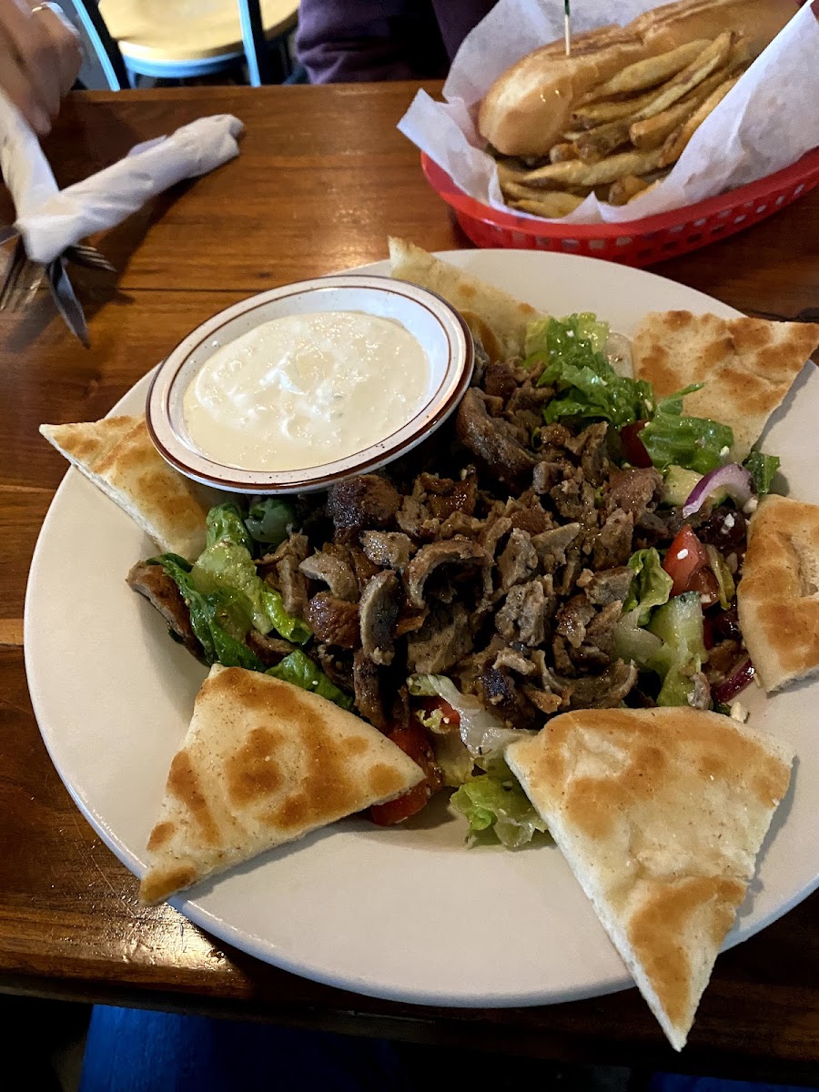 Otie's Tavern & Grill - Photo 6