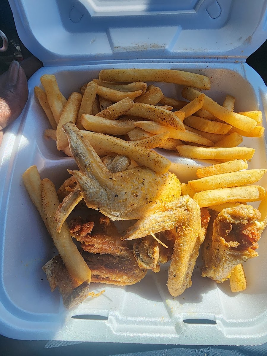 Ellis Seafood - Photo 1