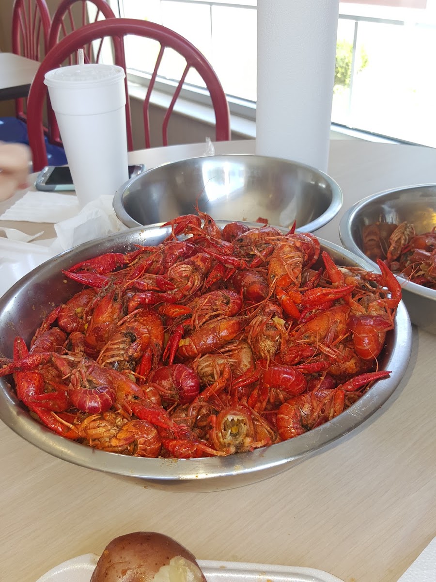 Ellis Seafood - Photo 4