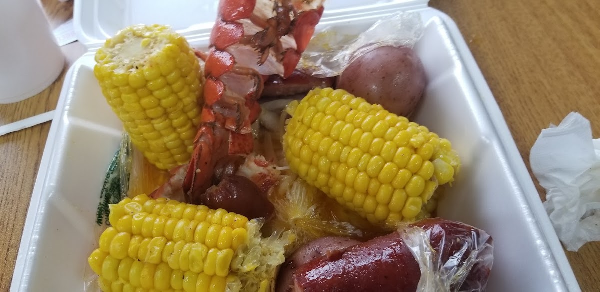 Ellis Seafood - Photo 6