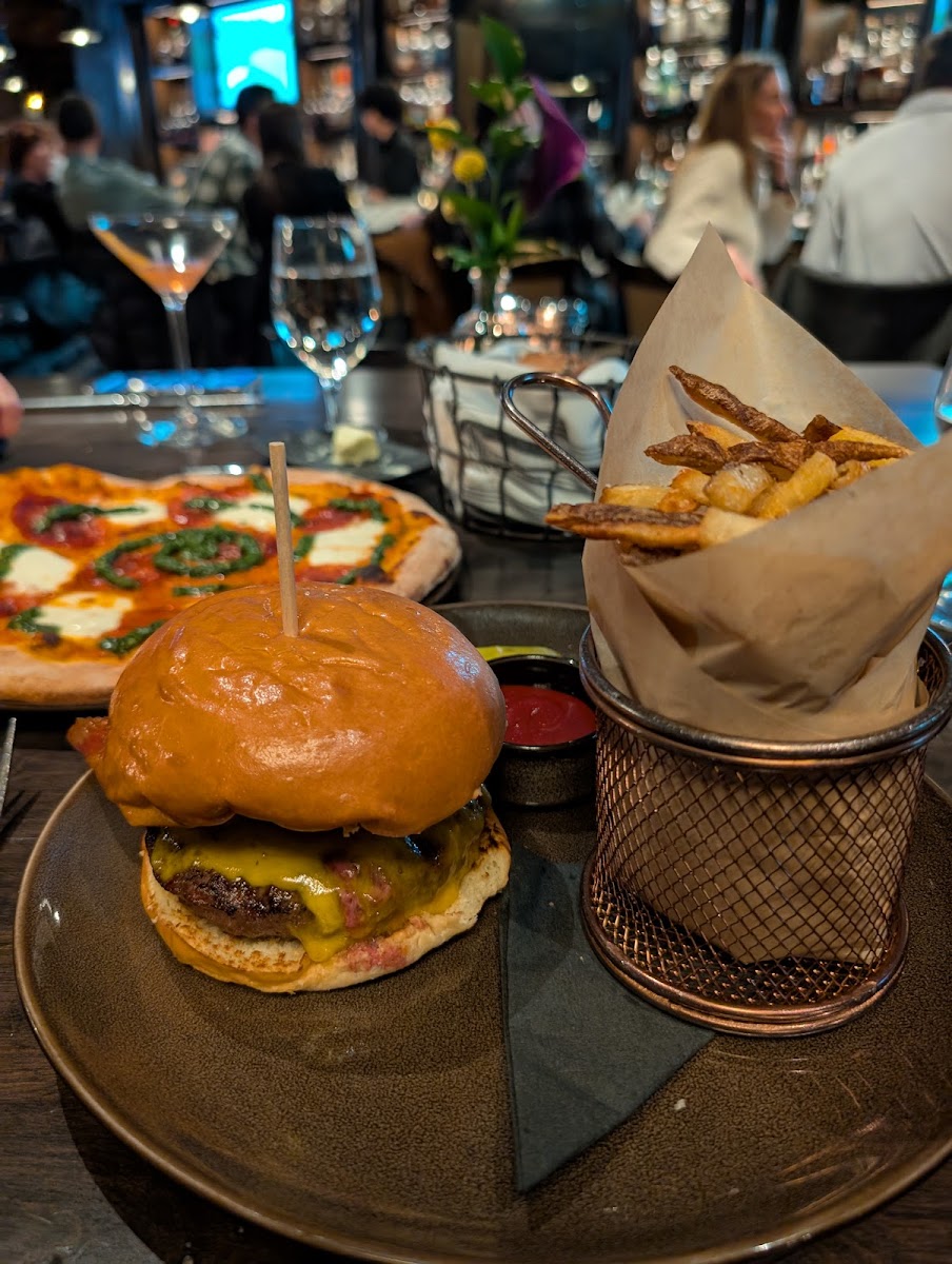 Charlie's of Lincroft - Photo 3