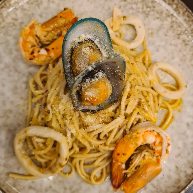 Seafood Aglio Olio