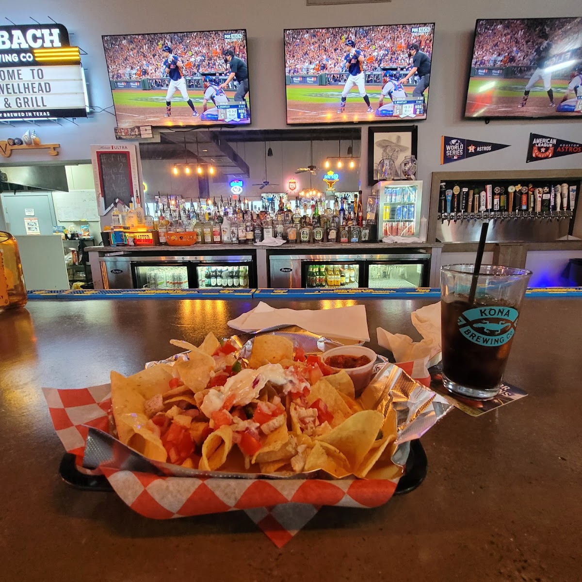 The Wellhead Sports Bar - Photo 1