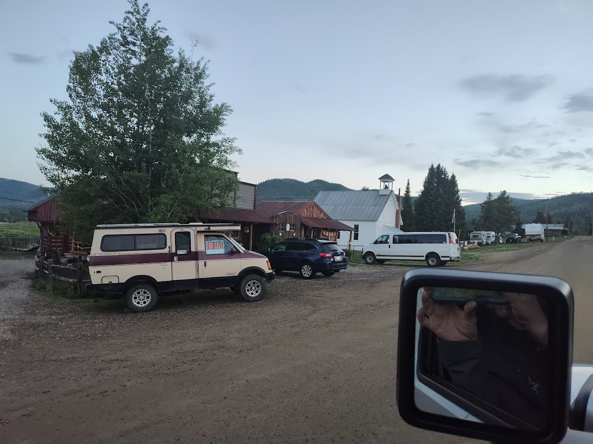 Hahns Peak Cafe - Photo 3