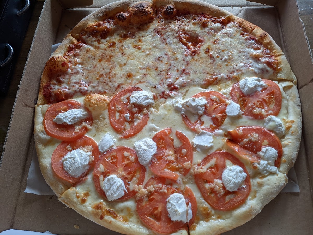 Donnagio's Pizzeria - Photo 4