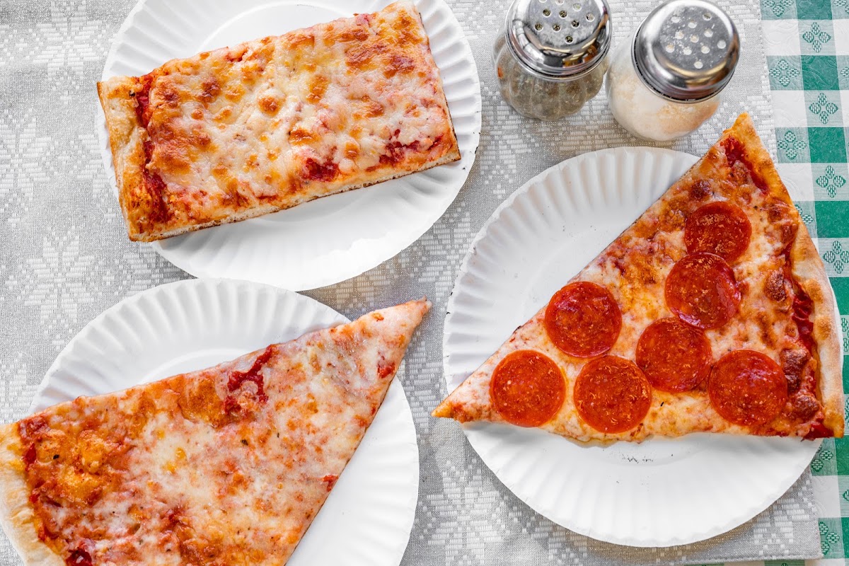 Donnagio's Pizzeria - Photo 8