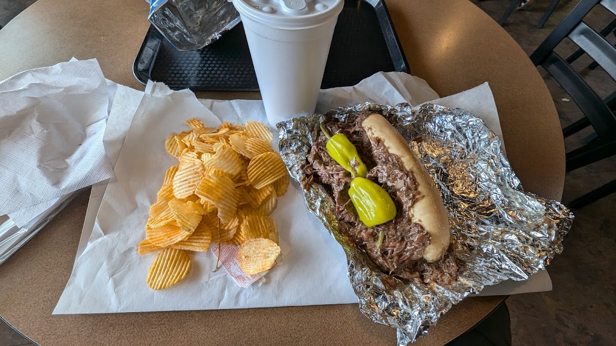 Louie's P&R - Photo 1
