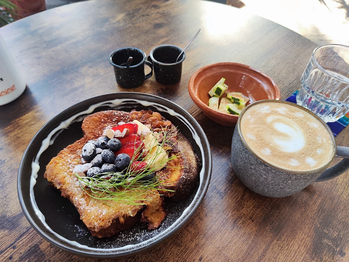 Calmate Cafe - Photo 2